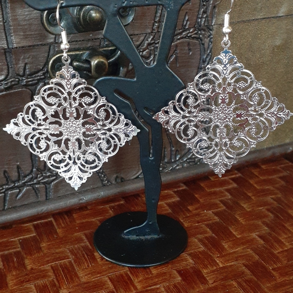 👉*NWOT* DELICATE FINE FILIGREE EARRINGS ~LIGHT & SHINE ~LOVELY - Picture 7 of 7